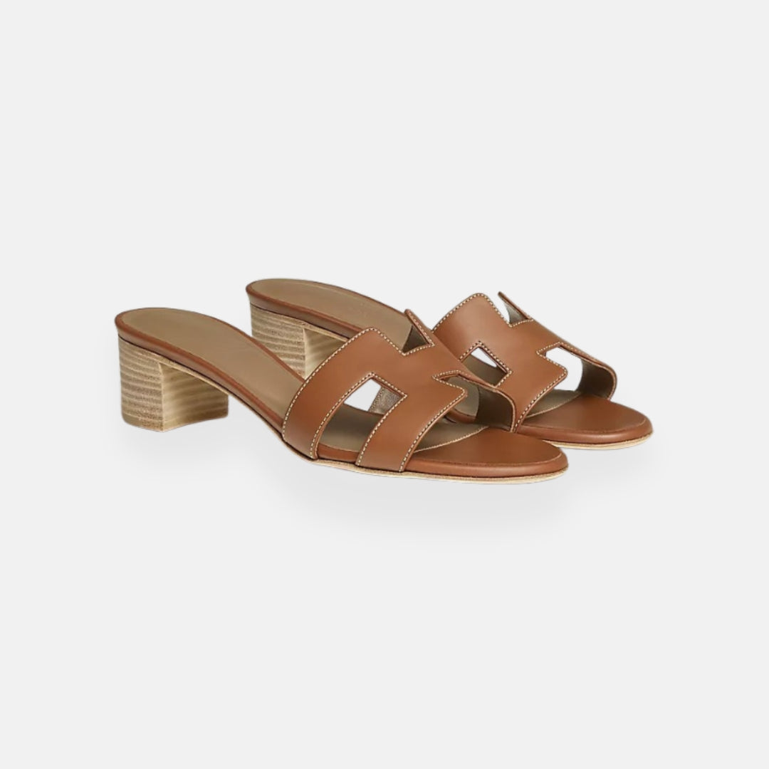 Clara – Mules traforate con tacco basso