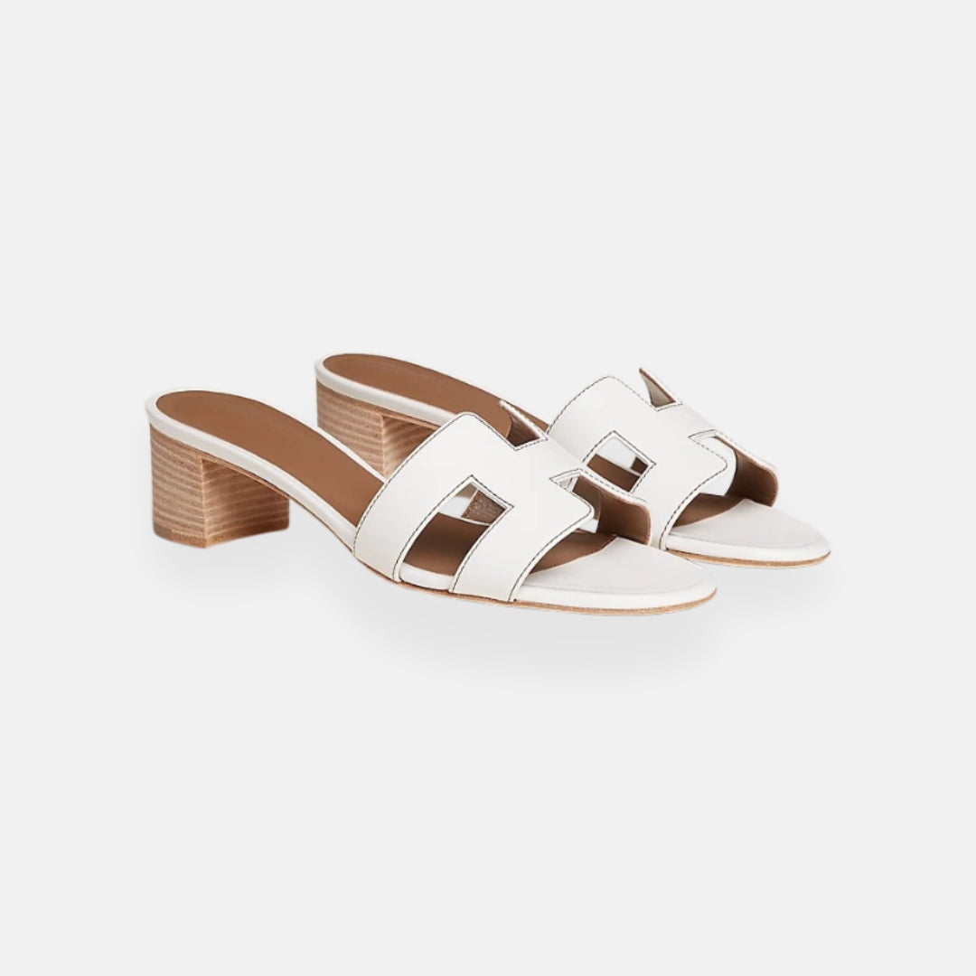 Clara – Mules traforate con tacco basso