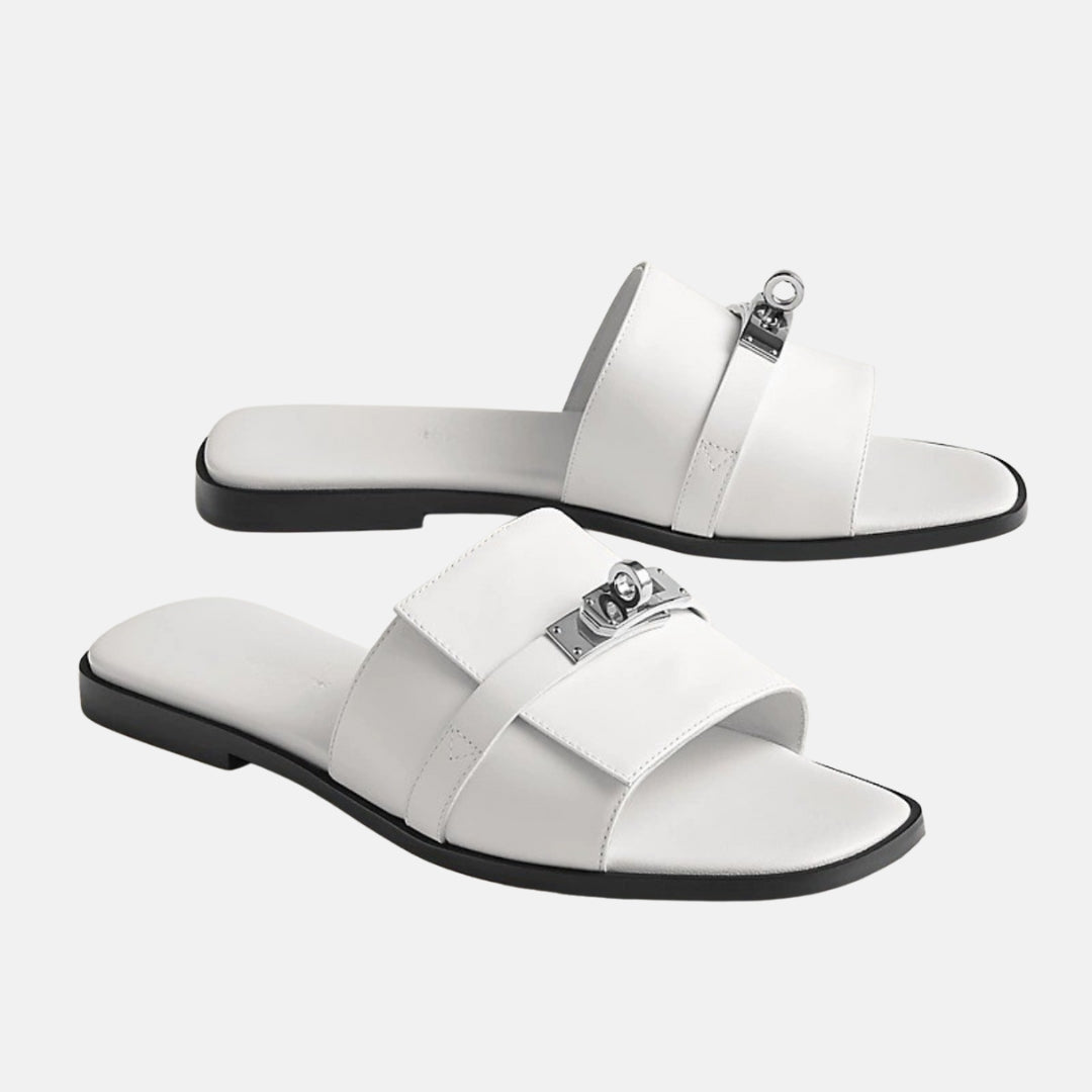 Aria – Mules nere eleganti con dettaglio gioiello