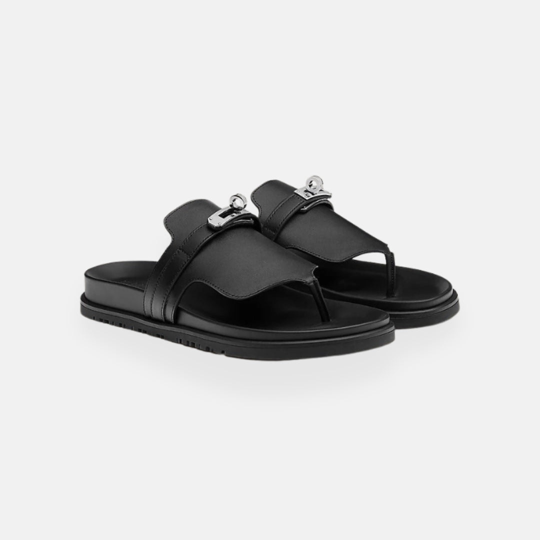 Cerise – Infradito nere eleganti con dettaglio gioiello